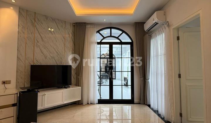 Rumah Murah 2 Lantai American Classic Design SHM di Menteng 2