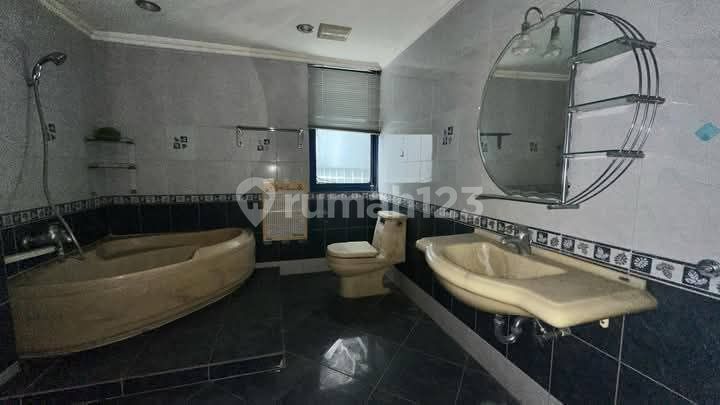 Apartemen Murah 3 Kamar Tidur HGB Harga Dibawah NJOP di Prapanca