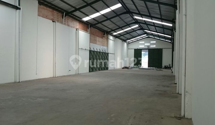Gudang Murah Bagus Strategis Luas 700 M2 SHM di Cibolerang
