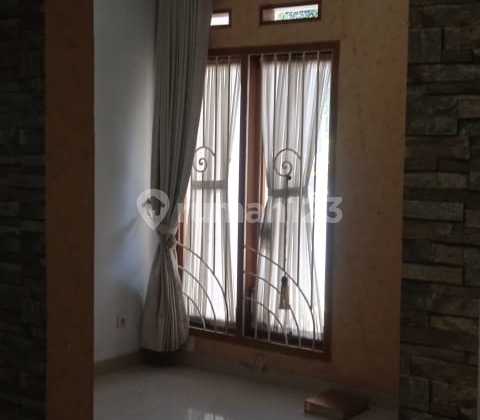 Rumah Murah 2 Lantai Siap Huni Bagus One Gate System di Antapani 2