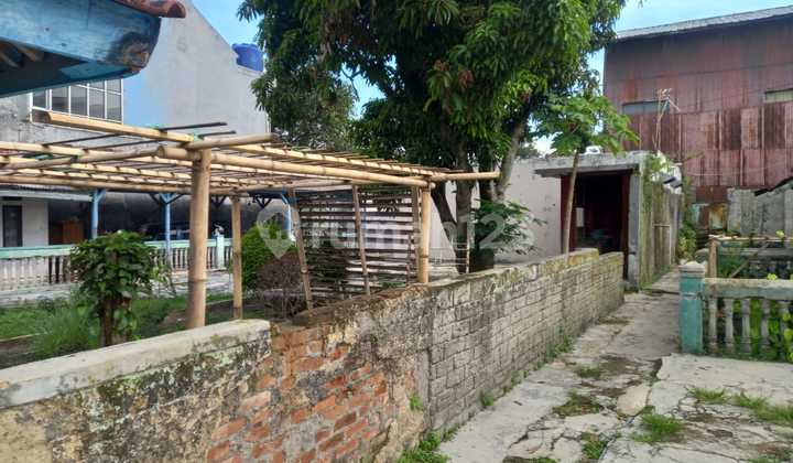 Cheap Shophouse with Spacious 3400 M2 Badminton Court, Main Road Location in Soreang 2