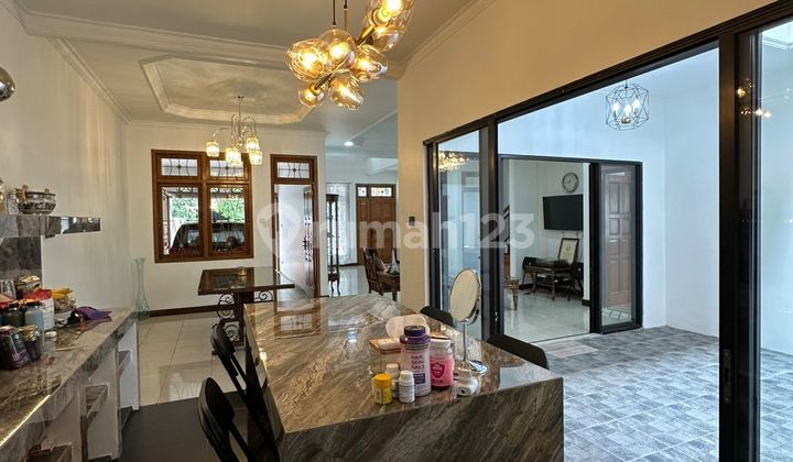 Cheap 2-Story House in Good Condition, Corner Position Close to SCBD and Senopati Cheap 2-Story House in Good Condition, Corner Position Close to SCBD and Senopati