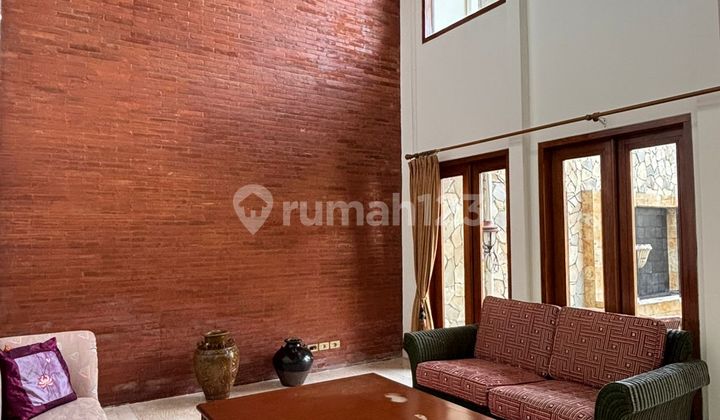 Rumah Murah 2 Lantai Semi Furnished Bagus Ada Pool SHM di Cipete