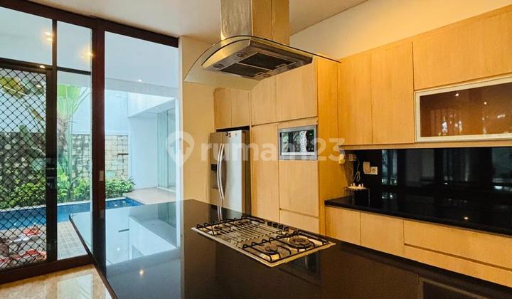 Rumah Murah Semi Furnished 2 Lantai Siap Huni di Gaharu, Jaksel