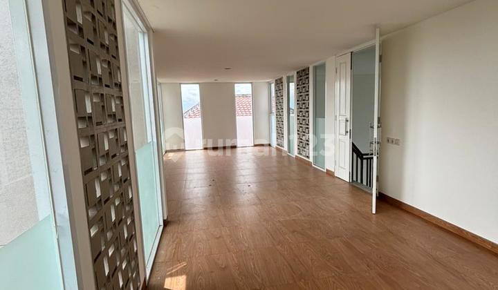 Rumah Murah 3 Lantai Modern Siap Huni Bagus Shm Di Dago Resort