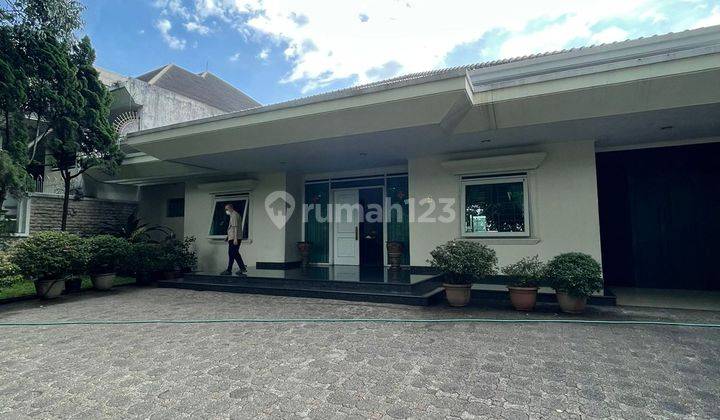 Rumah Mewah Furnished di Sayap Dago, Bandung 1