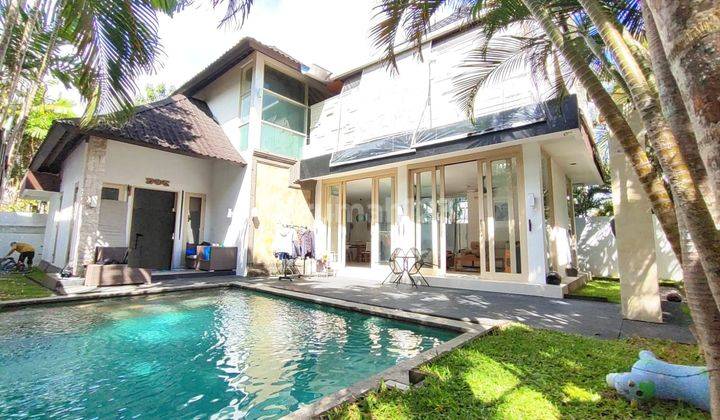 Villa Bagus 2 Lantai Komplek Canggu, Bali 1