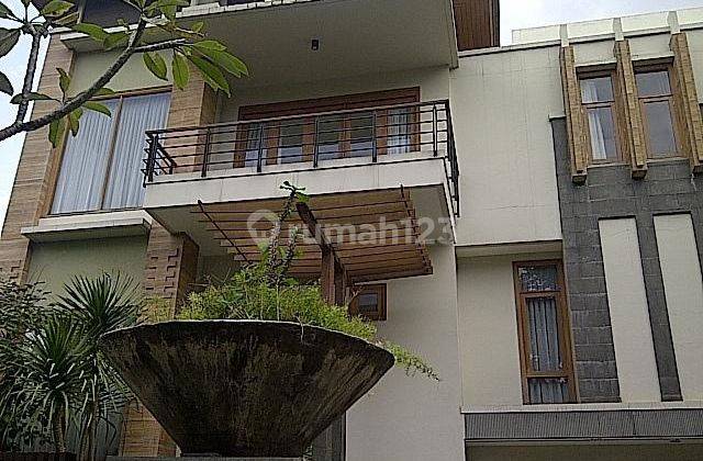 Rumah di Cluster Exclusive Mainroad Ciumbuleuit, Bandung 1