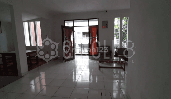 Dijual Rumah 2 Lantai Bagus SHM di Coblong, Dago, Bandung 2