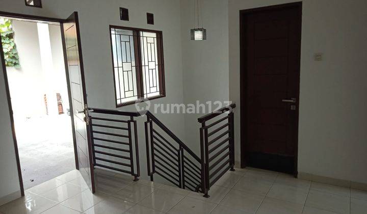 Rumah 2 Lantai Bagus SHM di Jl. Terusan Sari Asih, Bandung 1