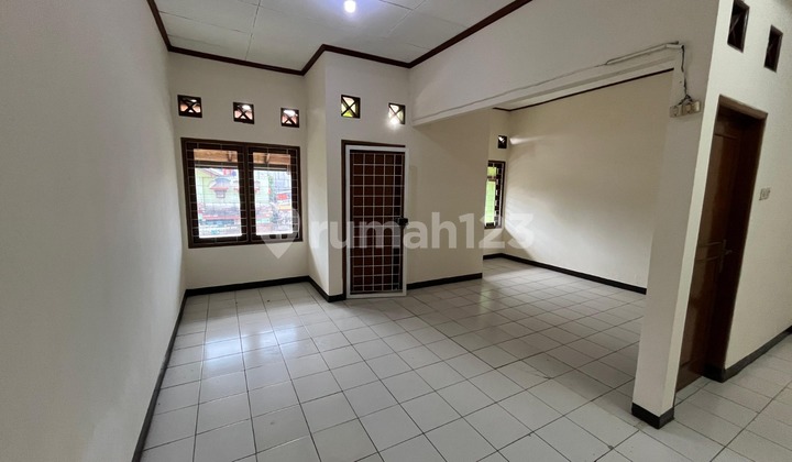 For Sale Quick Sale - 3-Storey Ready-to-Use Shop House (Ruko) in Taman Kopo Indah, Strategic Warehouse Business Location, Bandung