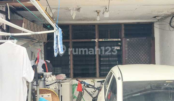 For Sale Old Kartini House Mangga Besar 1.5 LT Access for 2 Cars 2