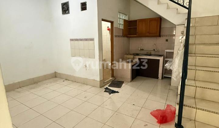 Disewakan Rumah Dwiwarna Mangga Besar 2 Lantai