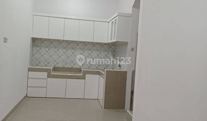 Dijual Rumah Bangunan Baru 2 Lt  Semanan 1