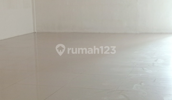 3-Story Attached Shop House for Rent in Depok 2