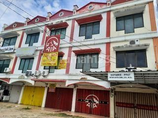 Affordable Sale: 3-Story Shop House with Stone Well, North Betung Bay, Bandar Lampung, Spacious Parking Area Affordable Sale: 3-Story Shop House with Stone Well, North Betung Bay, Bandar Lampung, Spacious Parking Area