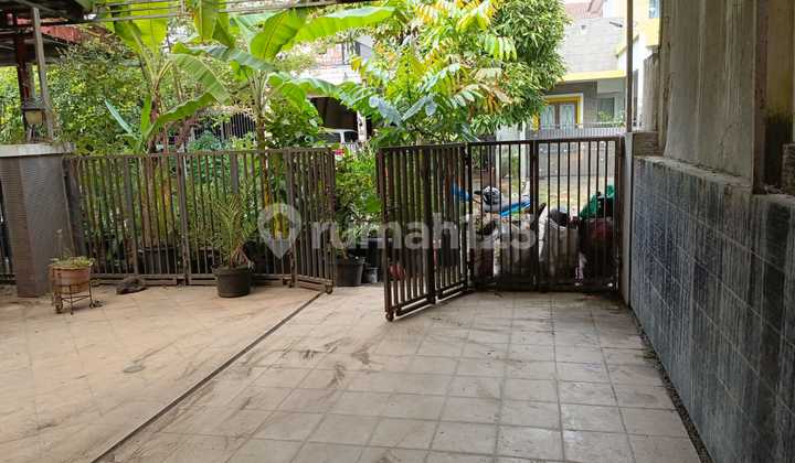 Dijual rumah butuh renov, lingkungan asri dan aman siap di survey luas 156 m² Pamulang tangerang selatan 2