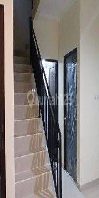 foto lainnya rumah 2 lantai dalam perumahan