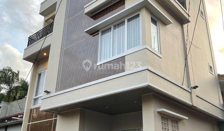 Rumah 3 Lantai Furnished Bagus Dan Terawat Di Palem Raya, Jatisempurna 1