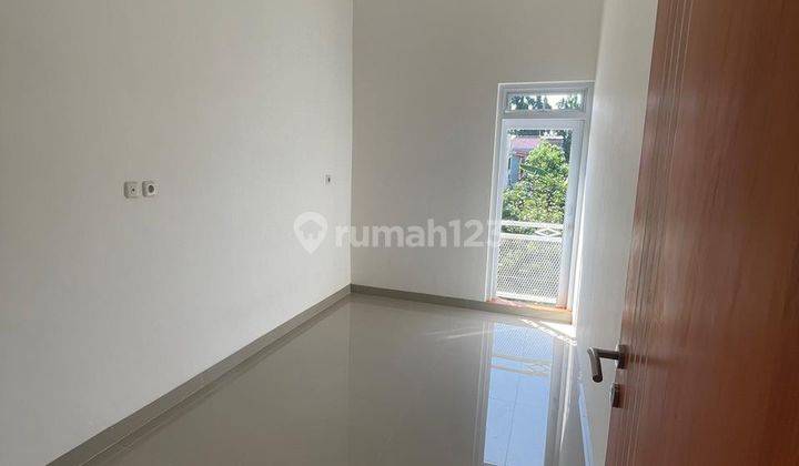 Rumah Baru 2 lantai Nuansa Putih di Komplek Timah Cimanggis 2