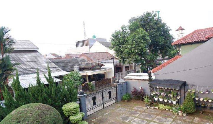 garasi/carport rumah 3 lantai full furnished