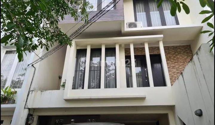 Rumah 3 Lantai di bawah harga pasar di Tebet Utara  2