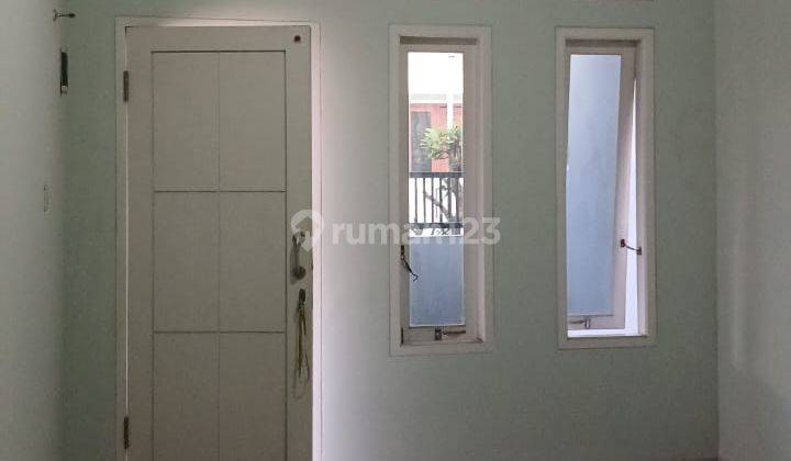 ruang keluarga rumah di cikeas gardenia bebas