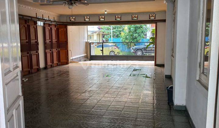 Rumah Mewah 2 Lantai Dengan Kolam Renang di Taman Kenari Cibubur 2