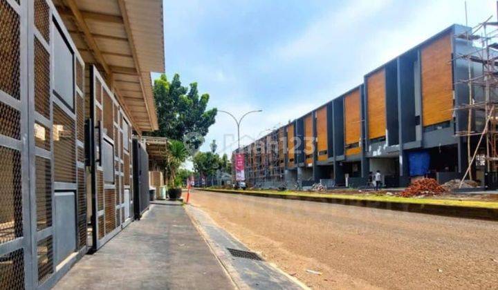 Rumah 2 Lantai rapih Siap Huni di Grand Wisata Bekasi 2