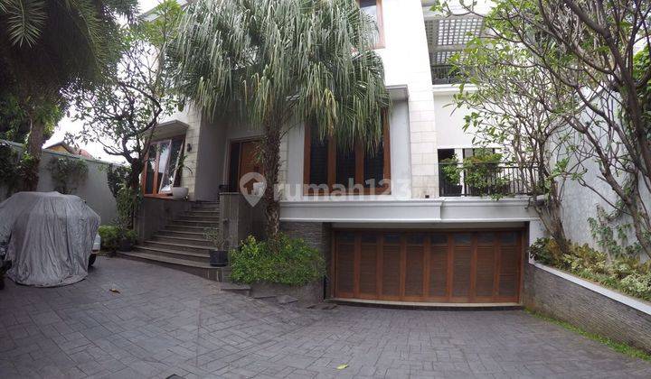 Rumah mewah 2 Lantai Dengan Kolam Renang Di Menteng Jakarta pusat 2