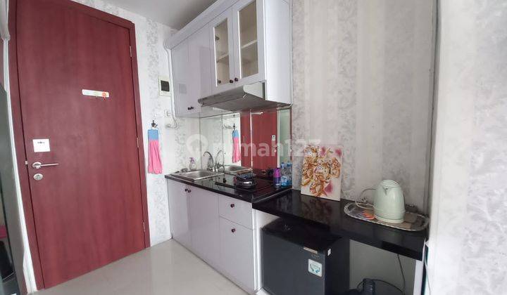 Apartemen 1 BR Furnished Posisi Hoek 2 View di Depok 1