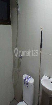 kamar mandi rumah 2 lantai dalam perumahan