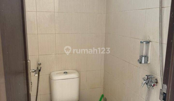 kamar mandi rumah 2  lantai semi furnish