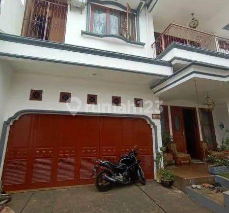 Dijual Rumah Besar Dan Bangunan Kokoh di Perumahan Billy Moon Pondok Kelapa 1