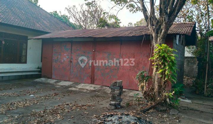 Cheap land for sale with building bonuses in the Jl. Nusa Kambangan, West Denpasar. 2