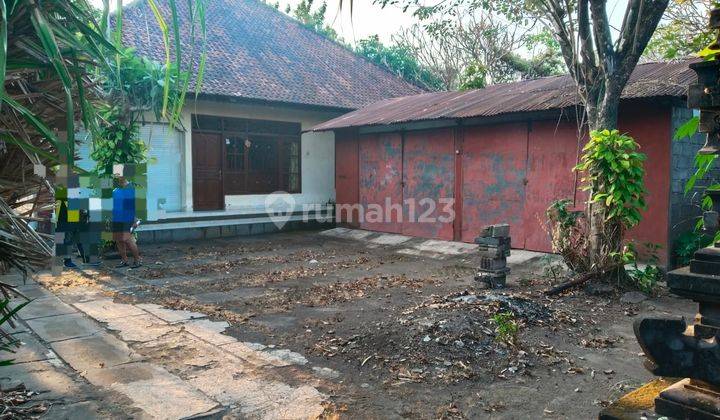 Cheap land for sale with building bonuses in the Jl. Nusa Kambangan, West Denpasar. 1