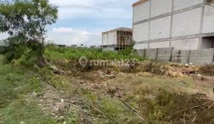 For sale a plot of land in the Private Villa Seminyak Badung Bali area. 2