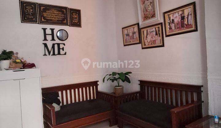 DIJUAL Rumah 3 lantai, Lokasi Strategis. 2