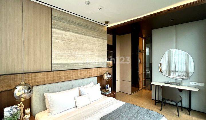 The Veranda Resort Apartemen Lebak Bulus promo mobil Volvo C40 1