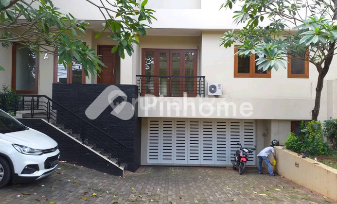 Disewakan Rumah Cluster Winville Res di Lebak Bulus, Luas dan ada Kolam Renang