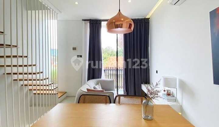 Rumah Compact 3 Lantai Dengan Rooftop di Ampera Kemang