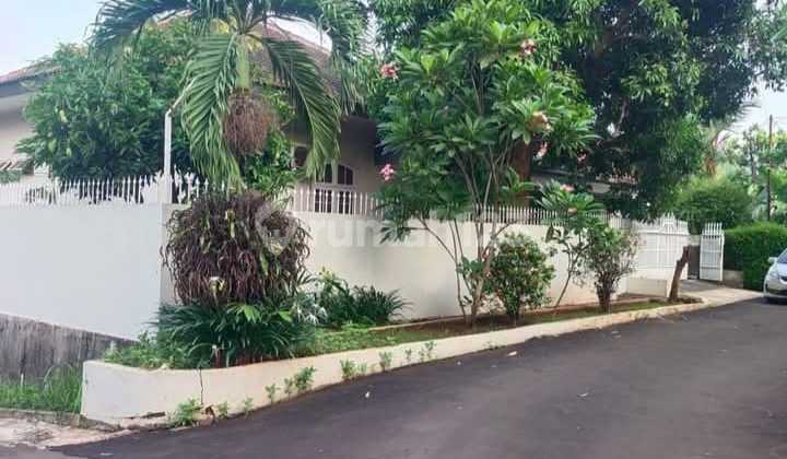 Rumah Luas Mega Cinere, Lokasi Strategis dekat Mall, Halaman Luas 