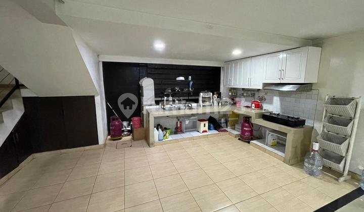 Rumah 4 Lantai Dekat dengan Tol dan Pusat Perbelanjaan 2
