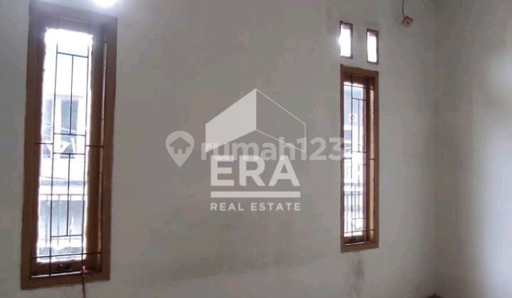 Rumah di Ciracas lokasi strategis dekat dari sarana transportasi umum. jaklinko.Lrt,MRT dan terminal kampung Rambutan 2