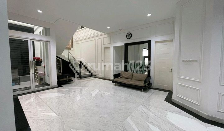 Rumah 4 Lantai Dekat dengan Tol dan Pusat Perbelanjaan Rumah 4 Lantai Dekat dengan Tol dan Pusat Perbelanjaan