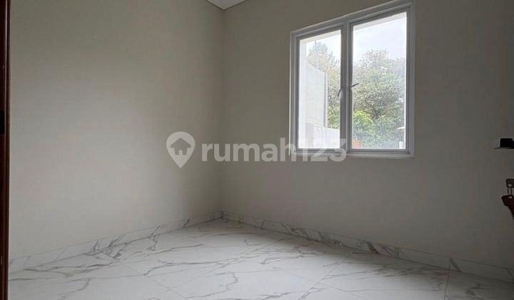 Rumah Baru Hoek Bangunan Mandiri di The Icon BSD 2