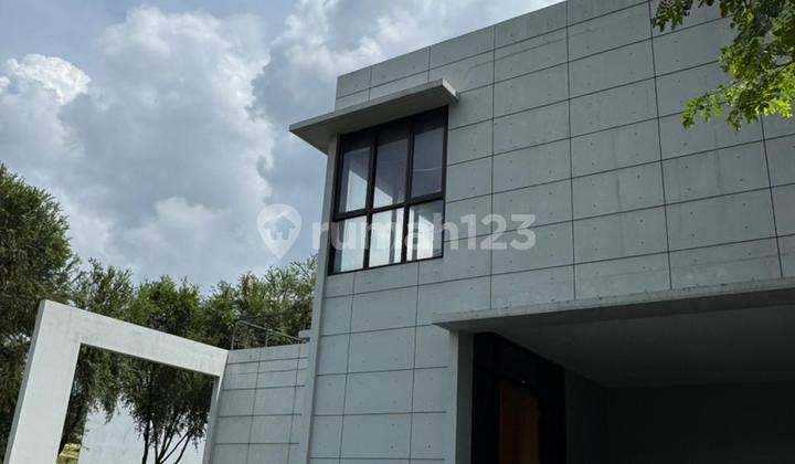 For Sale: Villa Concept House in The Spring Gading Serpong with Lake View, Land Area 400M² 2
