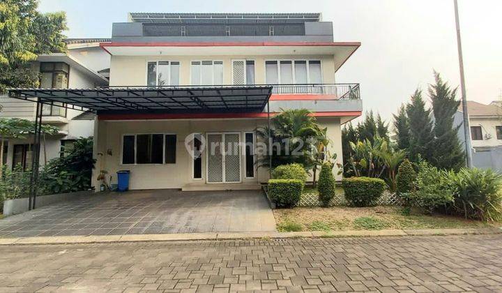 Rumah Hoek 3 Lantai Fully Furnished Siap Huni Masih Baru 1