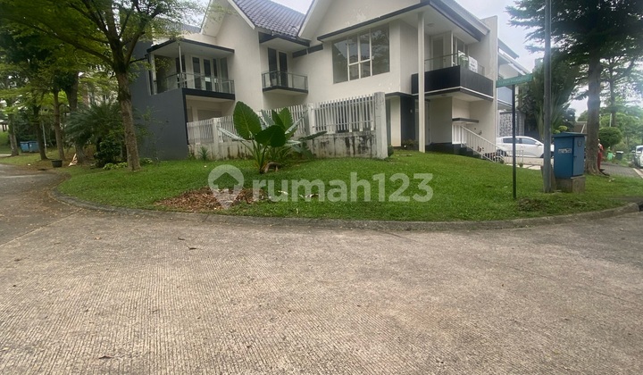 Rumah Siap Huni Hoek dengan Kamar yang Luas PPJB Dekat ke Pintu Tol di Cluster Hilltop. Sentul City. Bogor