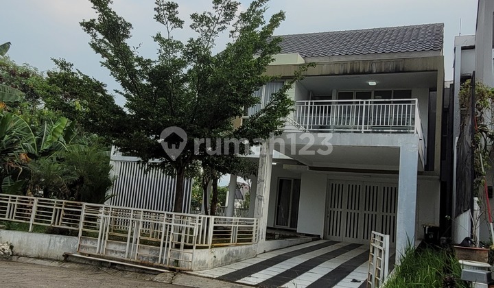Rumah Hook dengan View dan Kolam Renang di Klaster Hill Top Sentul City Bogor Rumah Hook dengan View dan Kolam Renang di Klaster Hill Top Sentul City Bogor